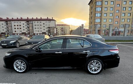 Toyota Camry, 2020 год, 2 700 000 рублей, 4 фотография