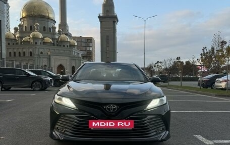 Toyota Camry, 2020 год, 2 700 000 рублей, 8 фотография