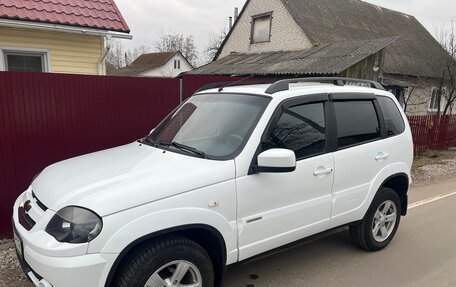 Chevrolet Niva I рестайлинг, 2017 год, 850 000 рублей, 5 фотография