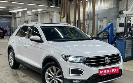 Volkswagen T-Roc I, 2019 год, 2 650 000 рублей, 2 фотография