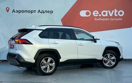 Toyota RAV4, 2021 год, 3 600 000 рублей, 4 фотография