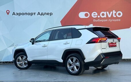 Toyota RAV4, 2021 год, 3 600 000 рублей, 6 фотография