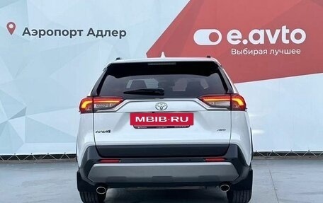 Toyota RAV4, 2021 год, 3 600 000 рублей, 5 фотография