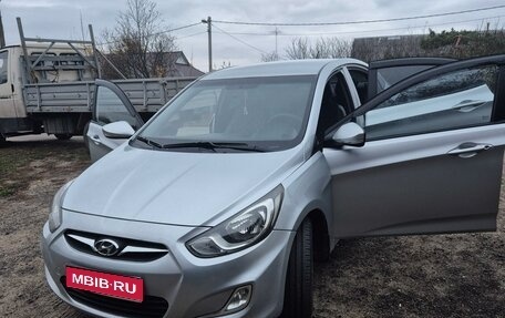 Hyundai Solaris II рестайлинг, 2011 год, 730 000 рублей, 1 фотография