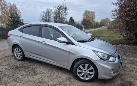 Hyundai Solaris II рестайлинг, 2011 год, 730 000 рублей, 2 фотография