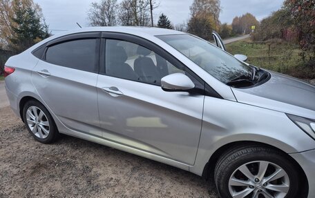 Hyundai Solaris II рестайлинг, 2011 год, 730 000 рублей, 3 фотография