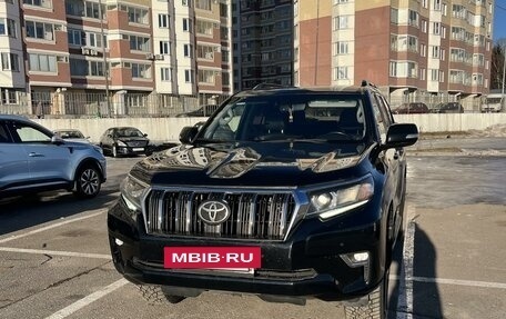 Toyota Land Cruiser Prado 150 рестайлинг 2, 2017 год, 4 000 000 рублей, 8 фотография