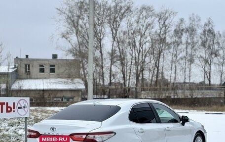 Toyota Camry, 2018 год, 2 390 000 рублей, 6 фотография