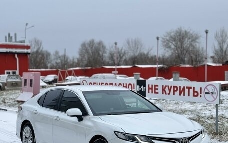 Toyota Camry, 2018 год, 2 390 000 рублей, 3 фотография