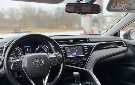 Toyota Camry, 2018 год, 2 390 000 рублей, 9 фотография