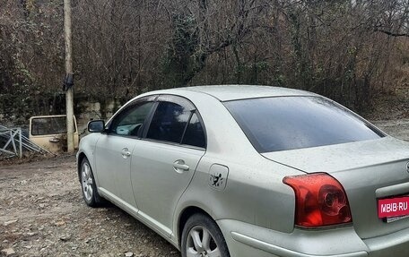 Toyota Avensis III рестайлинг, 2004 год, 680 000 рублей, 3 фотография