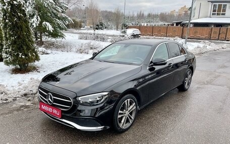 Mercedes-Benz E-Класс, 2021 год, 4 750 000 рублей, 1 фотография