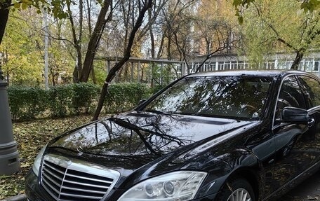 Mercedes-Benz S-Класс, 2011 год, 1 950 000 рублей, 1 фотография