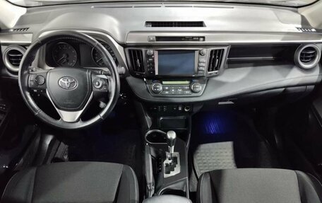 Toyota RAV4, 2017 год, 2 600 000 рублей, 9 фотография