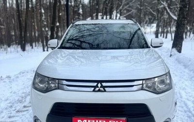 Mitsubishi Outlander III рестайлинг 3, 2013 год, 2 100 000 рублей, 1 фотография