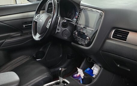 Mitsubishi Outlander III рестайлинг 3, 2013 год, 1 580 000 рублей, 32 фотография