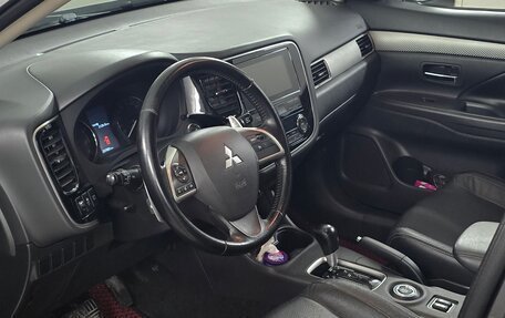 Mitsubishi Outlander III рестайлинг 3, 2013 год, 1 580 000 рублей, 38 фотография