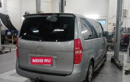 Hyundai Grand Starex Grand Starex I рестайлинг 2, 2015 год, 2 100 000 рублей, 3 фотография