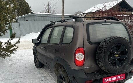 Chevrolet Niva I рестайлинг, 2015 год, 690 000 рублей, 3 фотография