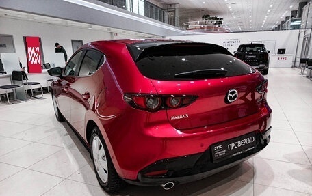 Mazda 3, 2019 год, 2 200 000 рублей, 11 фотография