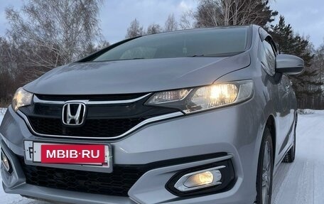 Honda Fit III, 2018 год, 1 400 000 рублей, 2 фотография