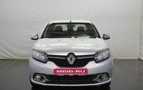 Renault Logan II, 2015 год, 820 000 рублей, 2 фотография