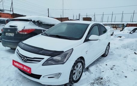 Hyundai Solaris II рестайлинг, 2015 год, 1 000 000 рублей, 2 фотография