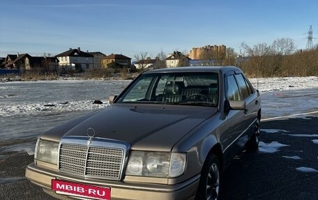 Mercedes-Benz E-Класс, 1993 год, 450 000 рублей, 1 фотография