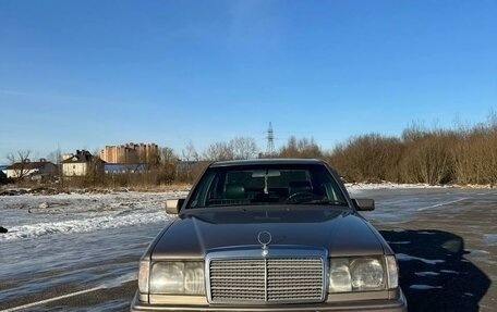 Mercedes-Benz E-Класс, 1993 год, 450 000 рублей, 2 фотография