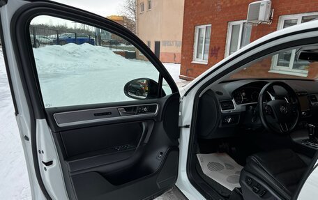 Volkswagen Touareg III, 2013 год, 2 390 000 рублей, 8 фотография