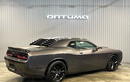 Dodge Challenger III рестайлинг 2, 2019 год, 3 297 000 рублей, 5 фотография