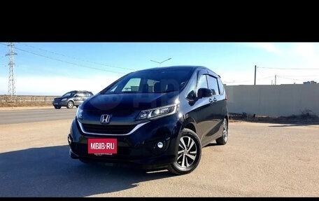 Honda Freed II, 2017 год, 1 750 000 рублей, 2 фотография