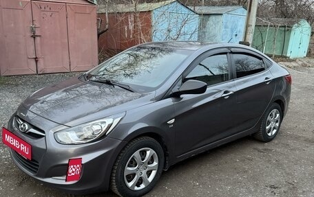 Hyundai Solaris II рестайлинг, 2012 год, 950 000 рублей, 3 фотография