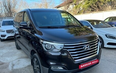 Hyundai Grand Starex Grand Starex I рестайлинг 2, 2019 год, 4 990 000 рублей, 3 фотография