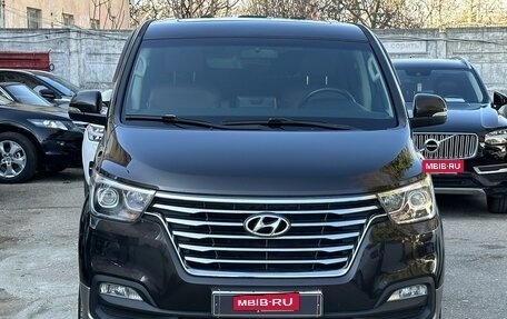 Hyundai Grand Starex Grand Starex I рестайлинг 2, 2019 год, 4 990 000 рублей, 2 фотография