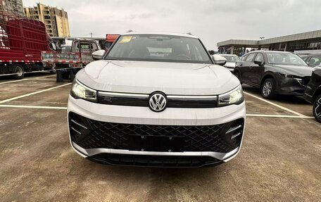 Volkswagen Tiguan, 2024 год, 6 650 000 рублей, 2 фотография