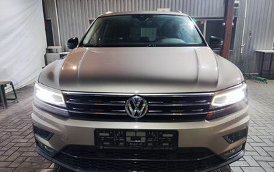 Volkswagen Tiguan II, 2019 год, 2 700 000 рублей, 1 фотография