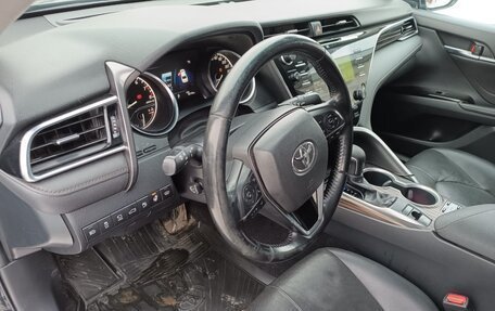 Toyota Camry, 2018 год, 2 600 000 рублей, 11 фотография