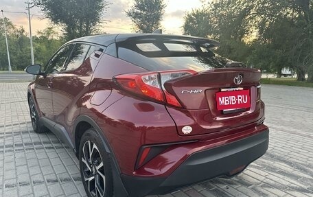 Toyota C-HR I рестайлинг, 2019 год, 2 350 000 рублей, 3 фотография