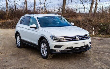 Volkswagen Tiguan II, 2019 год, 3 100 000 рублей, 3 фотография