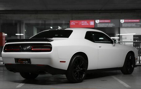 Dodge Challenger III рестайлинг 2, 2016 год, 3 500 000 рублей, 6 фотография