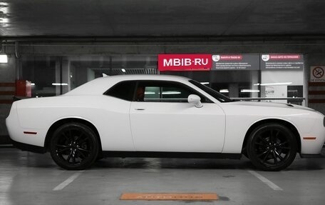 Dodge Challenger III рестайлинг 2, 2016 год, 3 500 000 рублей, 7 фотография