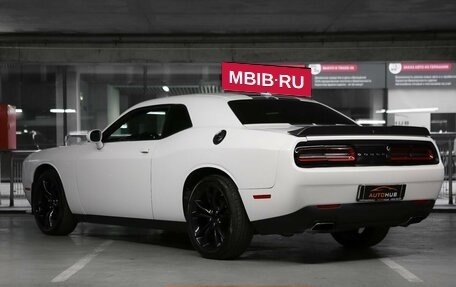 Dodge Challenger III рестайлинг 2, 2016 год, 3 500 000 рублей, 4 фотография