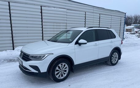 Volkswagen Tiguan II, 2021 год, 2 750 000 рублей, 2 фотография