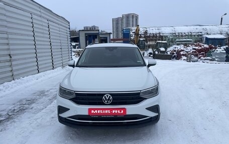 Volkswagen Tiguan II, 2021 год, 2 750 000 рублей, 3 фотография