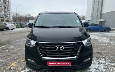 Hyundai H-1 II рестайлинг, 2018 год, 2 750 000 рублей, 1 фотография