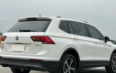 Volkswagen Tiguan II, 2020 год, 2 700 000 рублей, 4 фотография