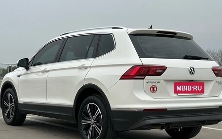 Volkswagen Tiguan II, 2020 год, 2 700 000 рублей, 6 фотография