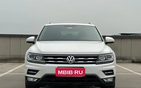 Volkswagen Tiguan II, 2020 год, 2 700 000 рублей, 2 фотография