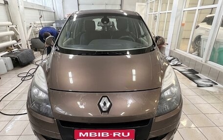 Renault Scenic III, 2010 год, 800 000 рублей, 2 фотография